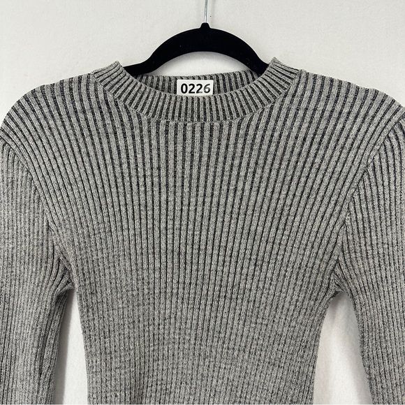 Forever 21 Tight Cropped Crewneck Sweater Size M Grey - Picture 2 of 9